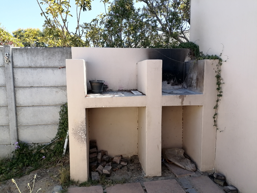 2 Bedroom Property for Sale in Guldenland Western Cape